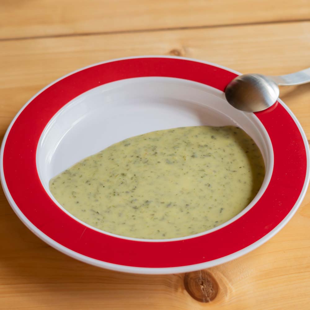 sloped plate 20cm red with soup